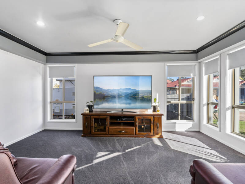 24 Mountain View Crescent, Mount Warren Park, QLD 4207 AUS