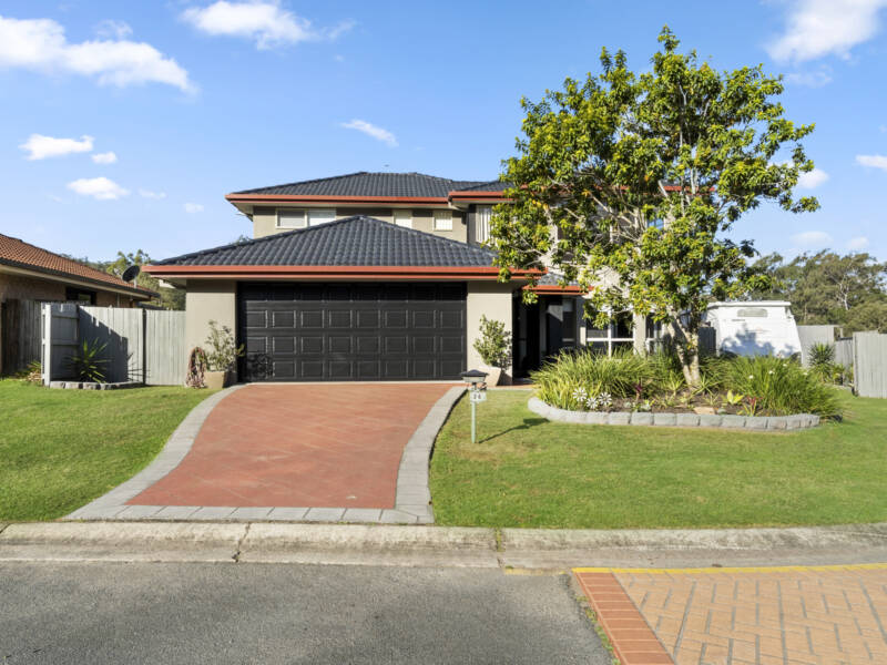 24 Mountain View Crescent, Mount Warren Park, QLD 4207 AUS