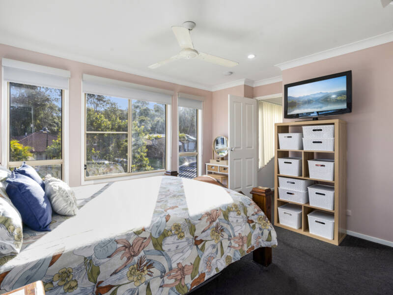 24 Mountain View Crescent, Mount Warren Park, QLD 4207 AUS