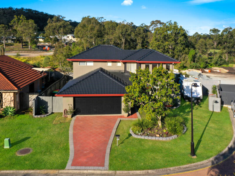 24 Mountain View Crescent, Mount Warren Park, QLD 4207 AUS