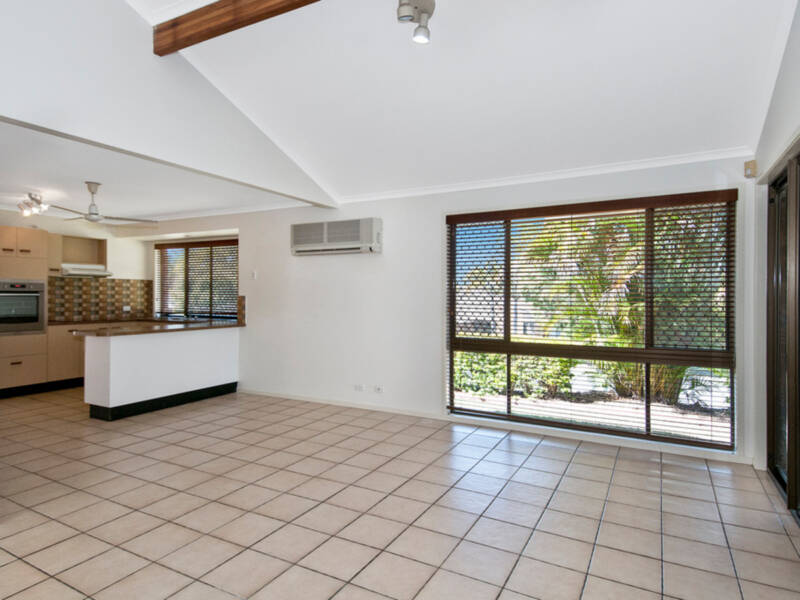 2 Minnie Place, Windaroo, QLD 4207 AUS