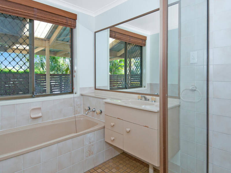 2 Minnie Place, Windaroo, QLD 4207 AUS