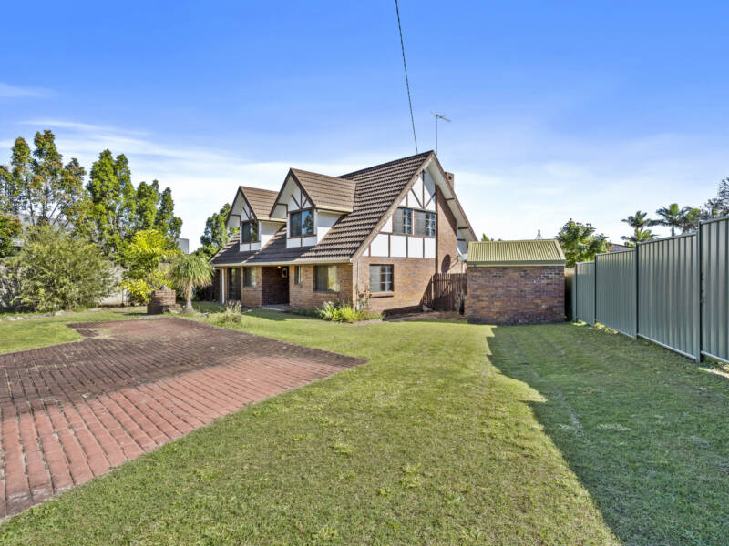 137 Barbaralla Drive, Springwood, QLD 4127 AUS