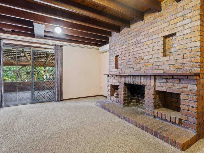 137 Barbaralla Drive, Springwood, QLD 4127 AUS