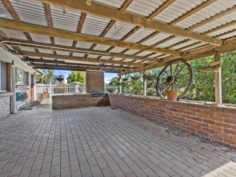 137 Barbaralla Drive, Springwood, QLD 4127 AUS