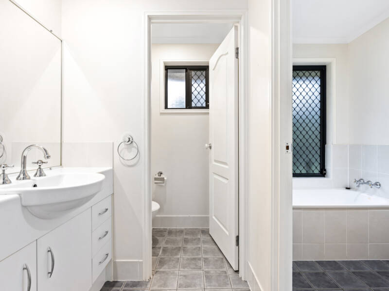 31-33 Avocet Court, Greenbank, QLD 4124 AUS