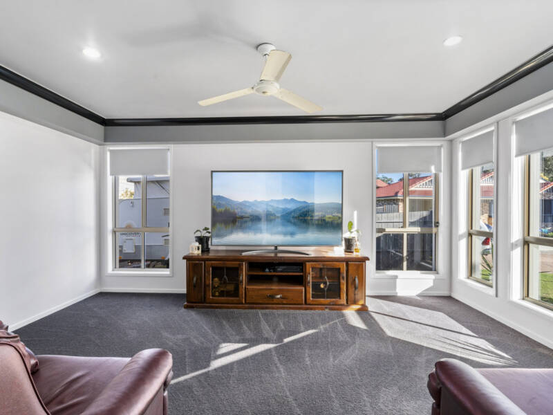 24 Mountain View Crescent, Mount Warren Park, QLD 4207 AUS