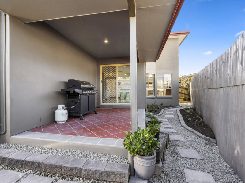 24 Mountain View Crescent, Mount Warren Park, QLD 4207 AUS