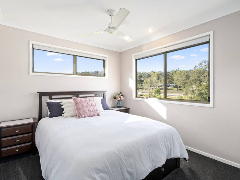 24 Mountain View Crescent, Mount Warren Park, QLD 4207 AUS