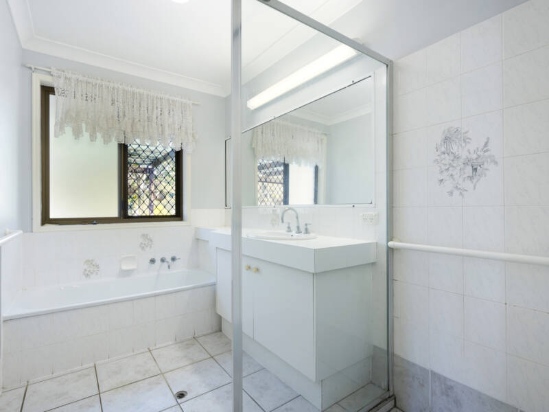 40 Lincoln Court, Gleneagle, QLD 4285 AUS