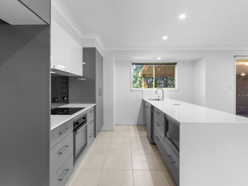 5 Presley Court, Windaroo, QLD 4207 AUS