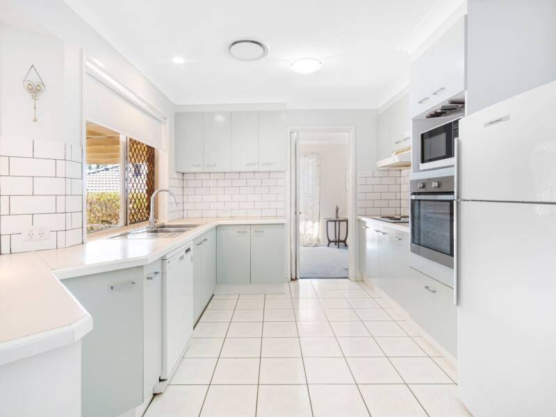 9 Lennon Drive, Windaroo, QLD 4207 AUS