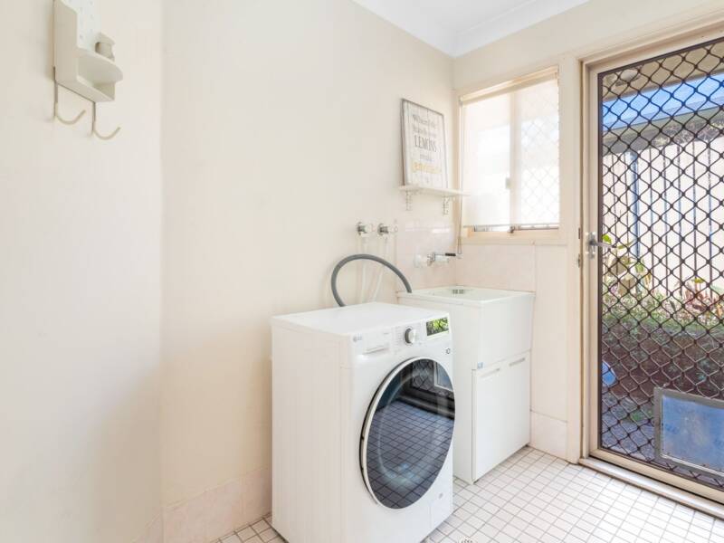 9 Lennon Drive, Windaroo, QLD 4207 AUS