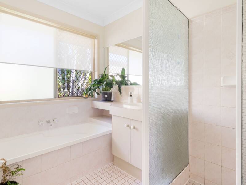 9 Lennon Drive, Windaroo, QLD 4207 AUS