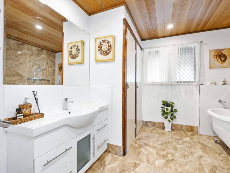 21 Glendevon Crescent, Mount Warren Park, QLD 4207 AUS