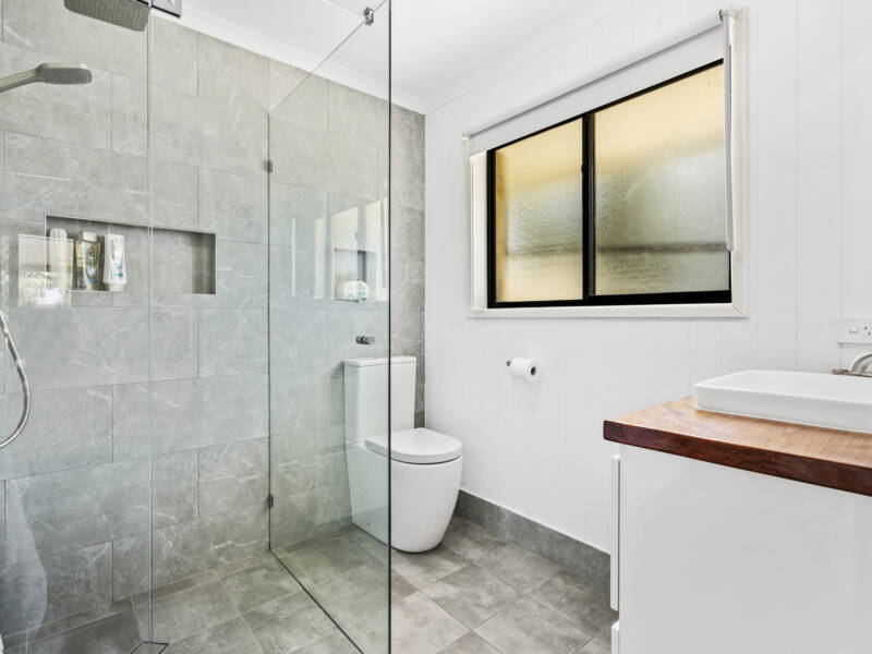 1 Holly Crescent, Windaroo, QLD 4207 AUS