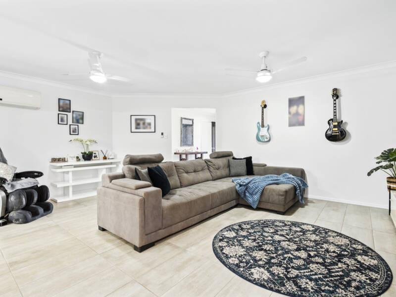 19 Forestglen Crescent, Bahrs Scrub, QLD 4207 AUS