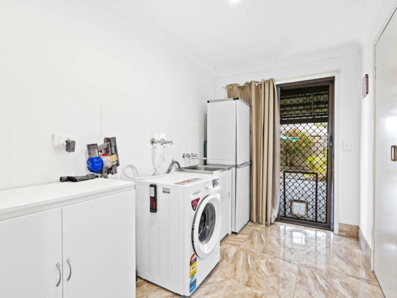 21 Glendevon Crescent, Mount Warren Park, QLD 4207 AUS