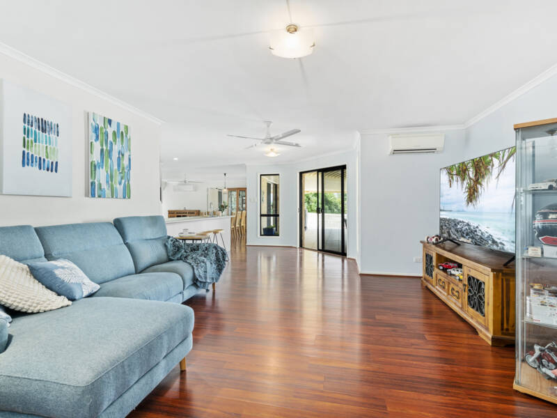 1 Holly Crescent, Windaroo, QLD 4207 AUS