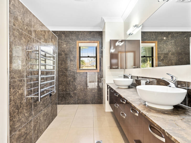 64 Riverside Terrace, Windaroo, QLD 4207 AUS