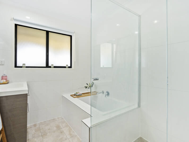 1 Holly Crescent, Windaroo, QLD 4207 AUS