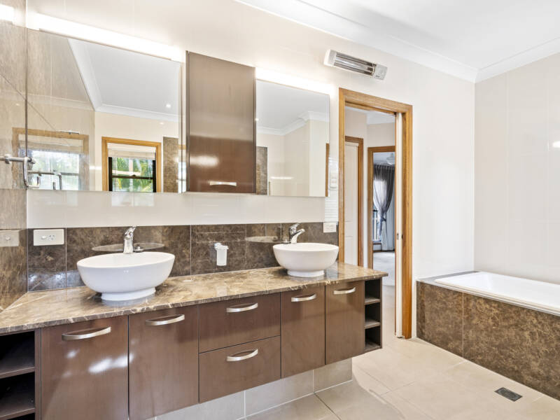 64 Riverside Terrace, Windaroo, QLD 4207 AUS