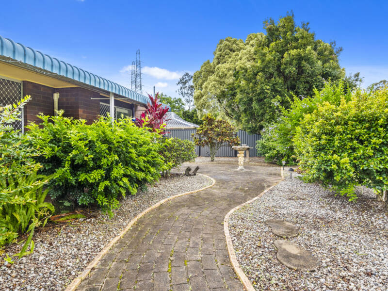 8 Bramley Crt, Mount Warren Park, QLD 4207 AUS