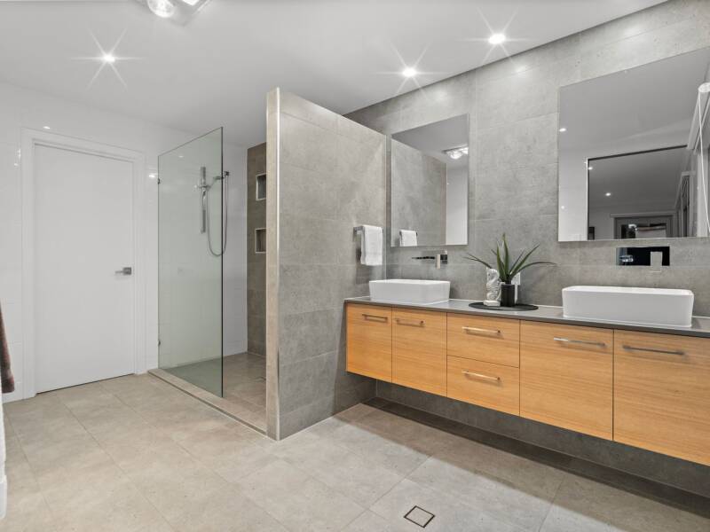 12 Riviera Court, Windaroo, QLD 4207 AUS