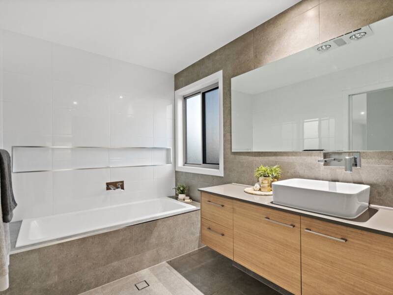 12 Riviera Court, Windaroo, QLD 4207 AUS