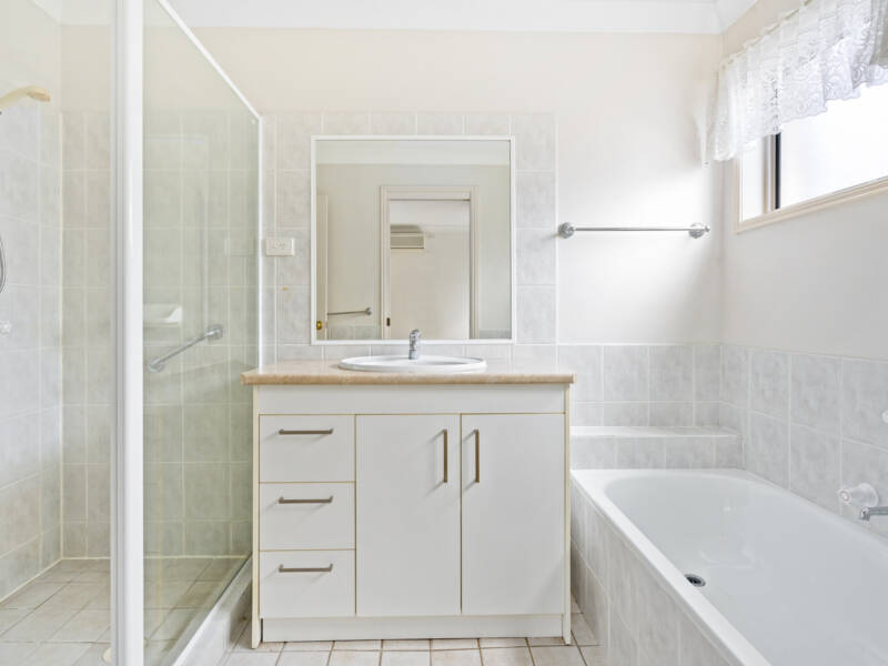 2 Natalie Court, Eagleby, QLD 4207 AUS