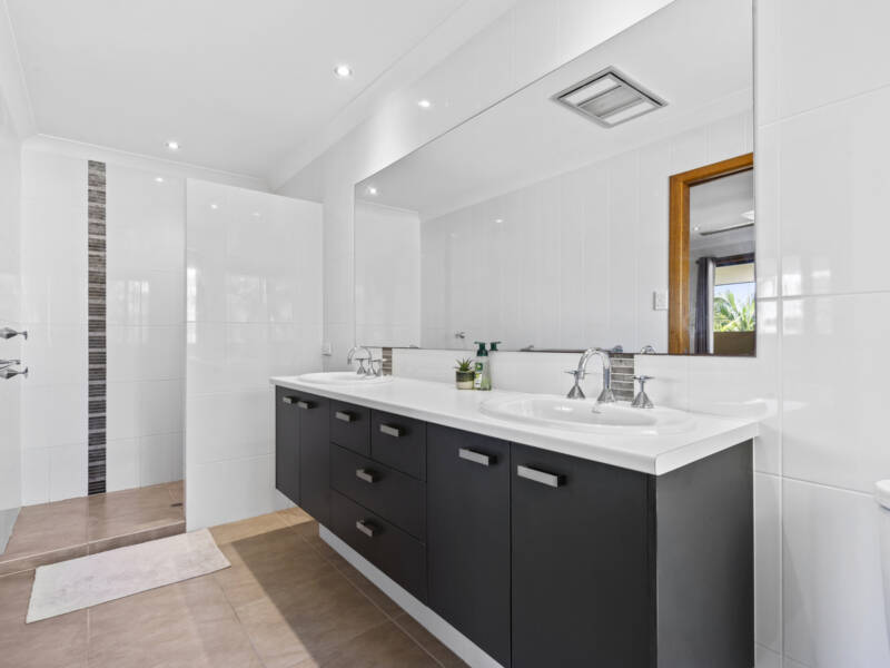 32 Long Island Drive, Windaroo, QLD 4207 AUS
