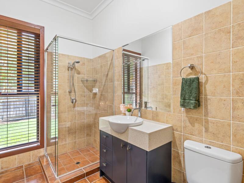 25 The  Avenue, Windaroo, QLD 4207 AUS