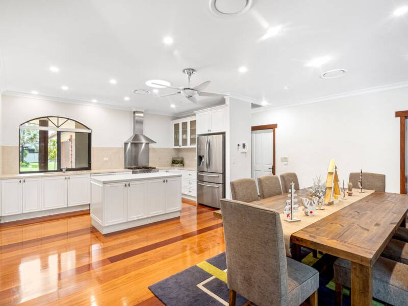 25 The  Avenue, Windaroo, QLD 4207 AUS