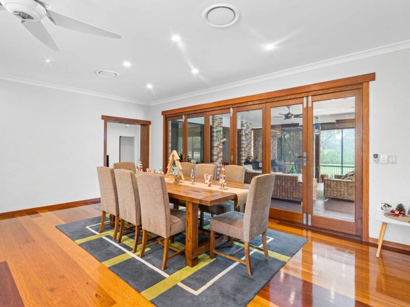 25 The  Avenue, Windaroo, QLD 4207 AUS