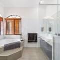 25 The  Avenue, Windaroo, QLD 4207 AUS