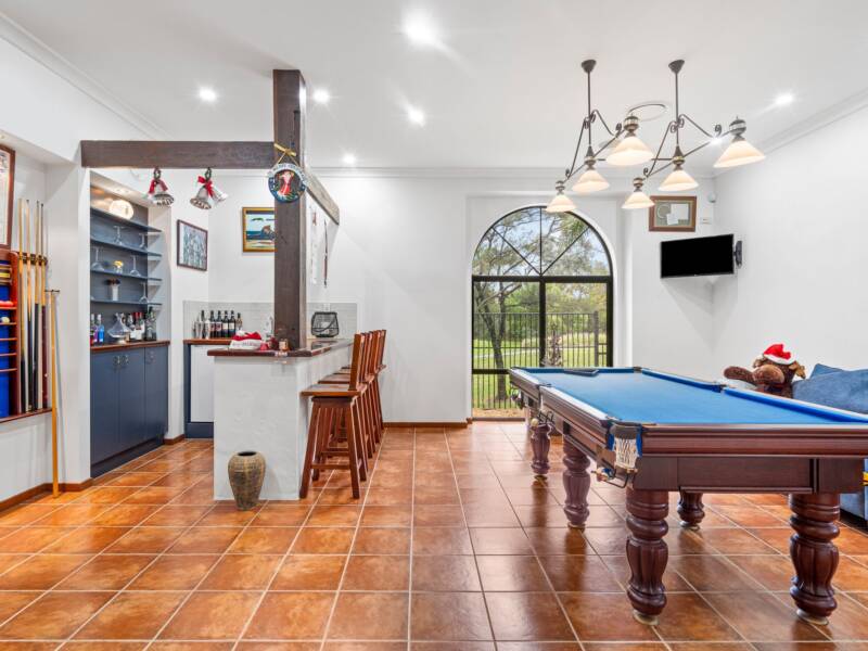 25 The  Avenue, Windaroo, QLD 4207 AUS