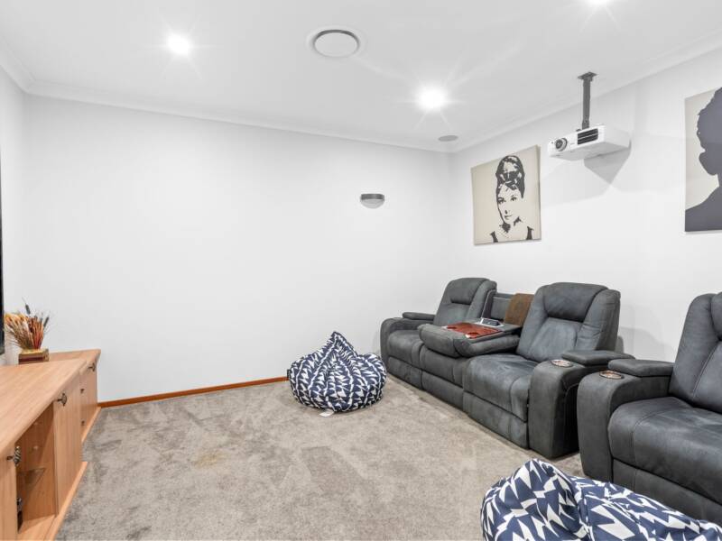25 The  Avenue, Windaroo, QLD 4207 AUS