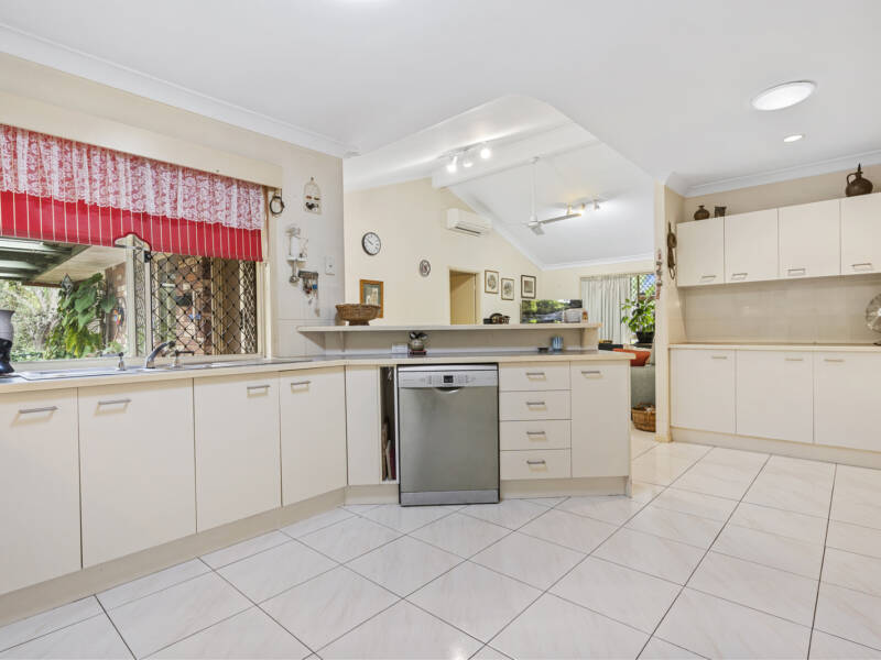1 Mewing Crt, Windaroo, QLD 4207 AUS