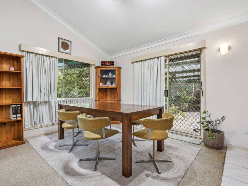 1 Mewing Crt, Windaroo, QLD 4207 AUS