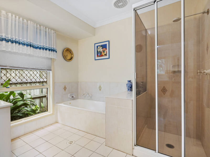 1 Mewing Crt, Windaroo, QLD 4207 AUS
