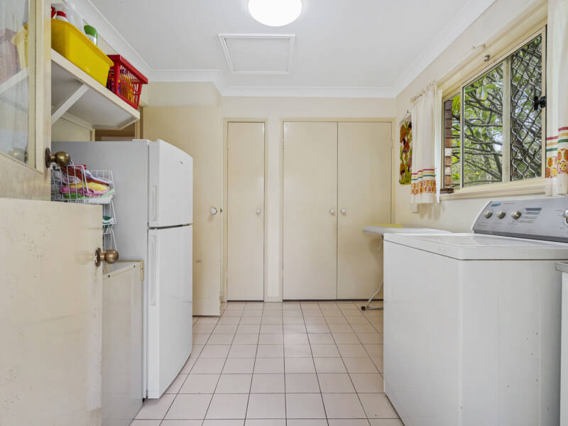 1 Mewing Crt, Windaroo, QLD 4207 AUS
