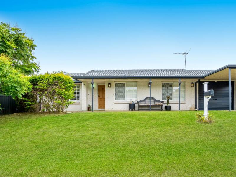 2 Thoms Crescent, Mount Warren Park, QLD 4207 AUS