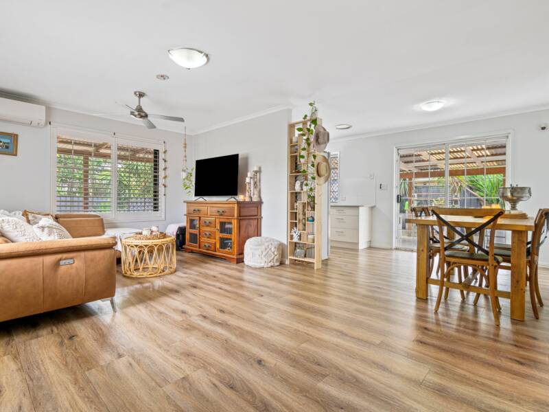 2 Thoms Crescent, Mount Warren Park, QLD 4207 AUS