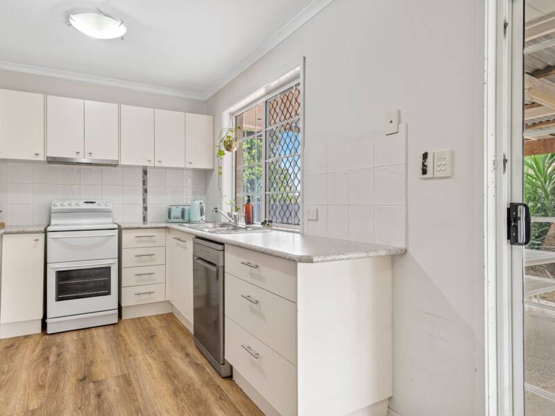 2 Thoms Crescent, Mount Warren Park, QLD 4207 AUS