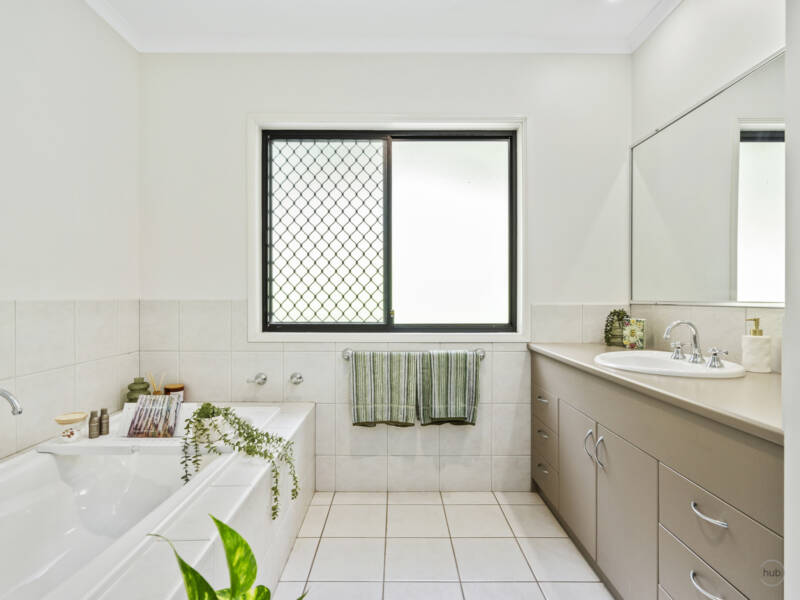 28-30 New Horizon Avenue, Bahrs Scrub, QLD 4207 AUS