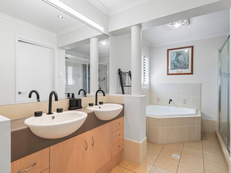 2 River Breeze Court, Windaroo, QLD 4207 AUS