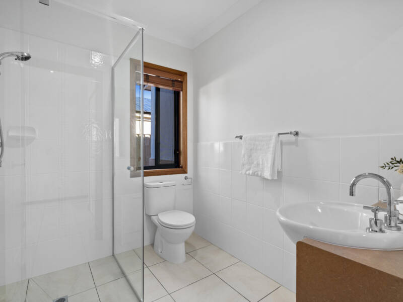 21 Lake Breeze Drive, Windaroo, QLD 4207 AUS