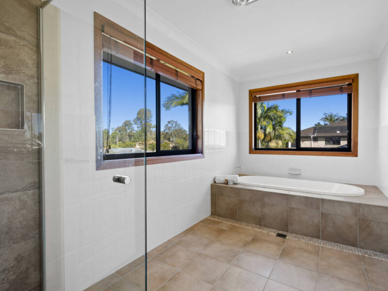 21 Lake Breeze Drive, Windaroo, QLD 4207 AUS