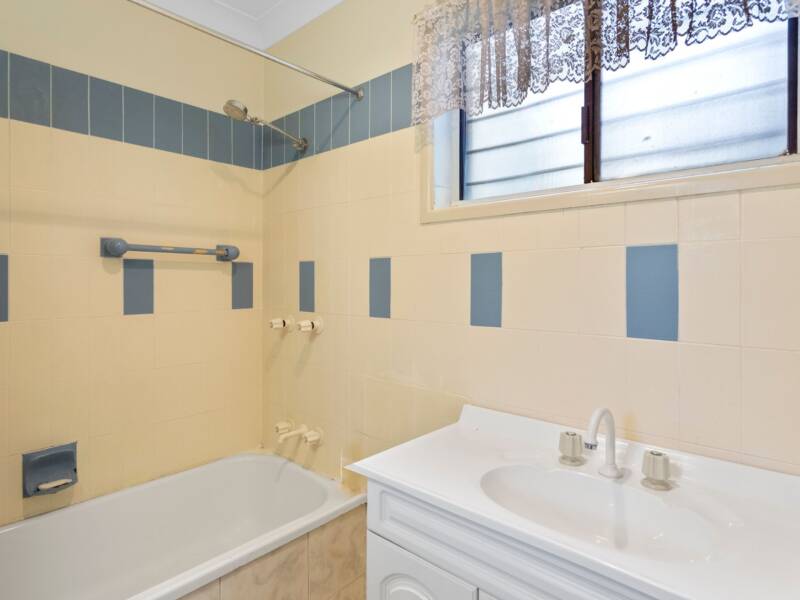 17 Schweitzer Street, Mount Warren Park, QLD 4207 AUS
