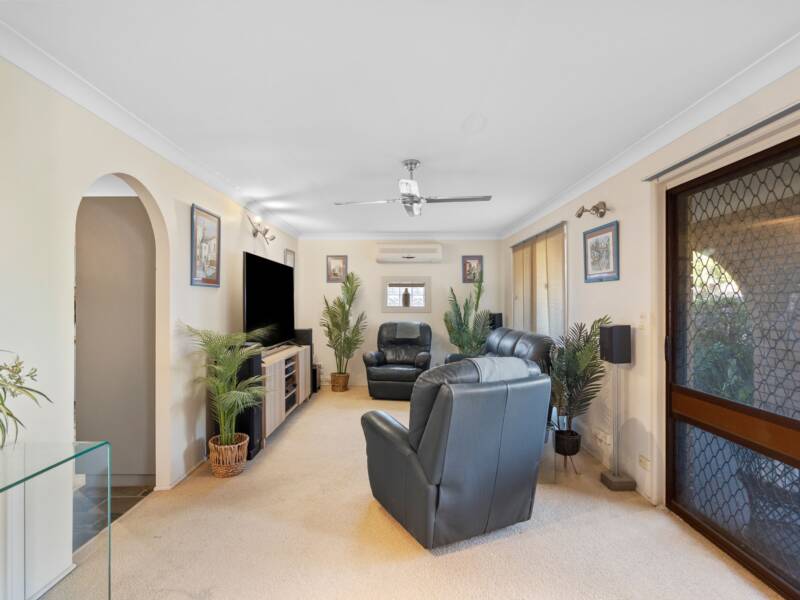 17 Schweitzer Street, Mount Warren Park, QLD 4207 AUS